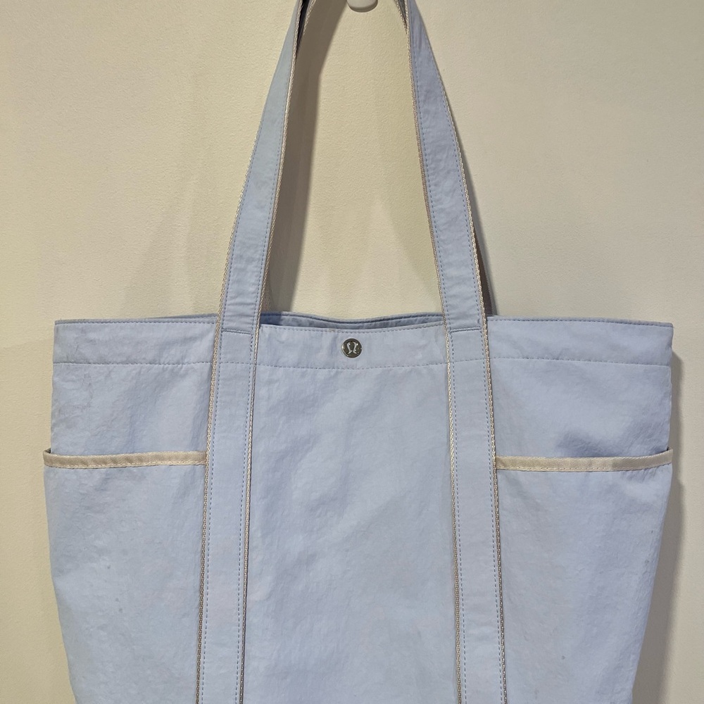 Lululemon Athletica Daily Multi-Pocket Tote Bag 20L